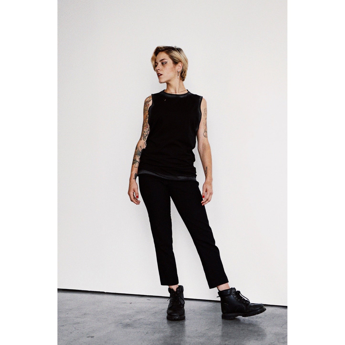 Distressed Sleeveless Raw Neck